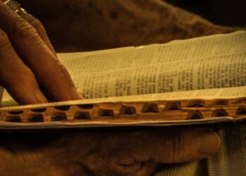 8 Tips for Developing a Habit of Reading Scripture During Lent