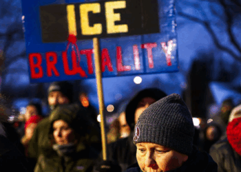 Bosses, Elected Officials, and 'Soccer Moms' Are in Anti-ICE Signal Chats