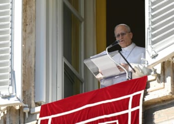 Pope says switch off smartphones to make