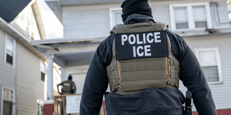 Portland mayor calls for ICE to leave after tear gas used on protesters