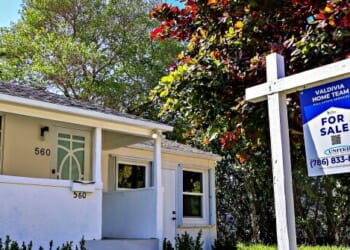 Senators Issue Act to Ban Wall St from Buying Up U.S. Homes