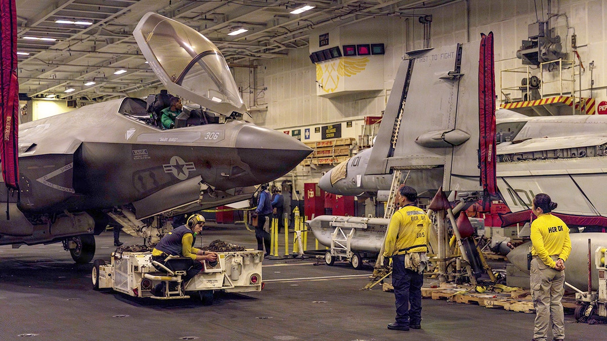 Aircraft on USS Abraham Lincoln