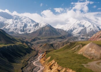 An aerial view of the Pamir Mountains in Kyrgyzstan, where the United States is pushing for economic integration, supply-chain diversification, and a sustained strategic presence. (Shutterstock/Soloviova Liudmyla)