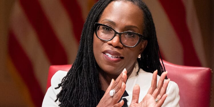 Supreme Court rules unanimously courts must defer to immigration judges