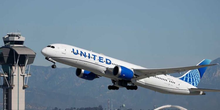 'It's about time': Passengers who refuse to use headphones may be kicked off this airline