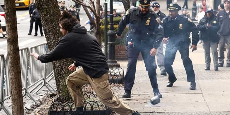 Counter-protester lights explosive amid anti-Mamdani protest, utters 'Allahu Akbar' — but NYC mayor rips 'bigotry and racism'