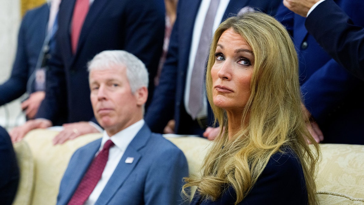 Kelly Loeffler in Oval Office meeting