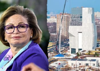 Obama Foundation CEO Valerie Jarrett earns $740,000 as executive payroll doubles