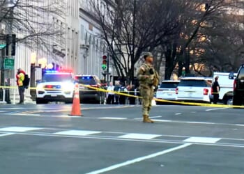 Secret Service agents question driver of suspicious vehicle near White House