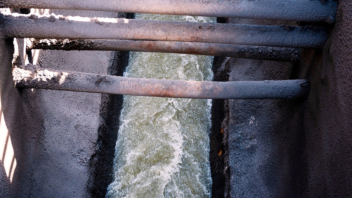 Potomac sewage pipes