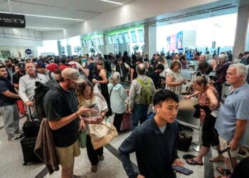Airline CEOs demand lawmakers act as shutdown leaves TSA workers unpaid