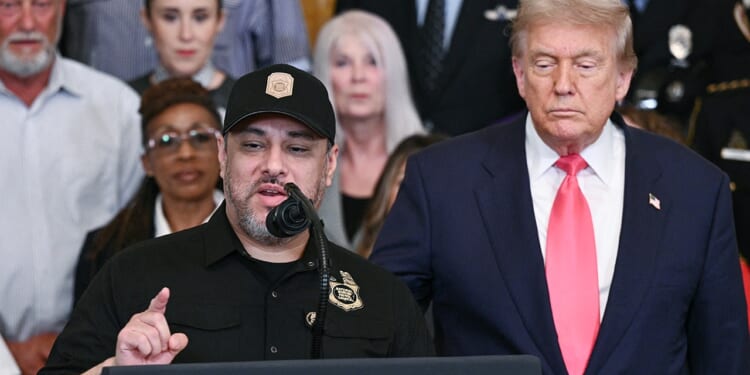 Trump highlights Border Patrol union's endorsement of Markwayne Mullin for DHS