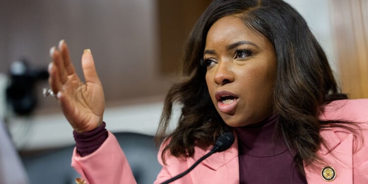 Jasmine Crockett dodges questions on hiring bodyguard with criminal past