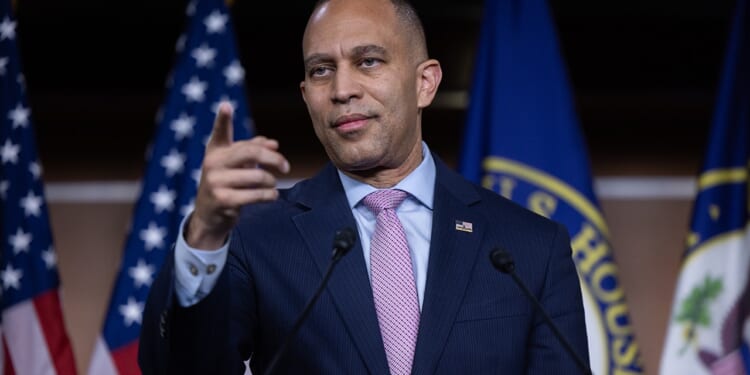 Top Democrats claim ICE agents at airports could get passengers killed