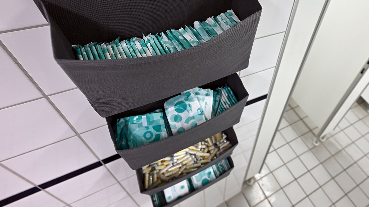 fem-higiene-dispenser