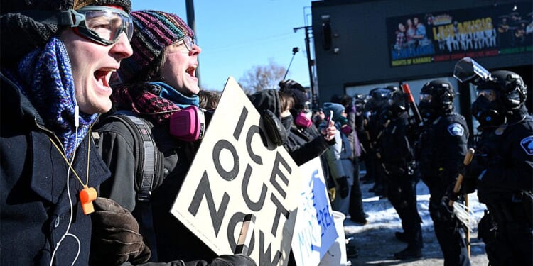 Eighth Circuit rules ICE can detain immigrants without bond hearings