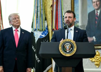 Trump declares airport emergency, orders TSA pay amid shutdown