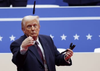 Trump boasts about favorite Sharpie in viral cabinet meeting tangent