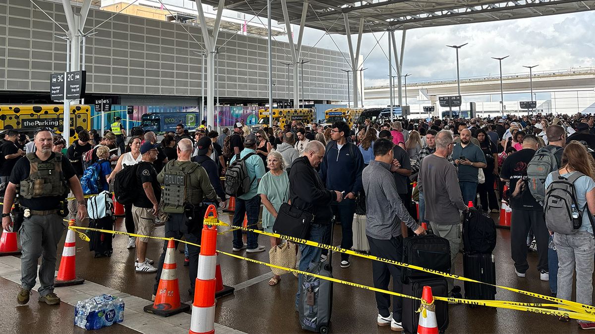 Massive line outside Houston airport
