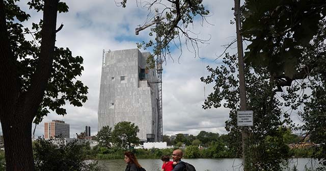 Chicagoans Fear Rent Hike Near Obama Presidential Center