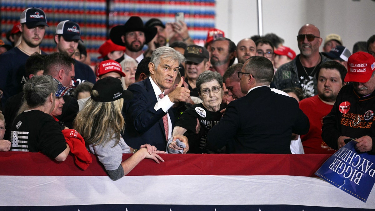 Dr. Oz gives a thumbs up