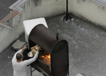 Ecuador Expels Cuban Diplomats, Embassy Staff Seen Burning Documents