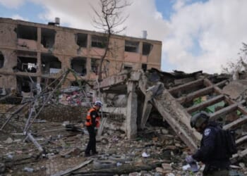 Iran Missile Strikes Wound over 100 in Two South Israel Towns