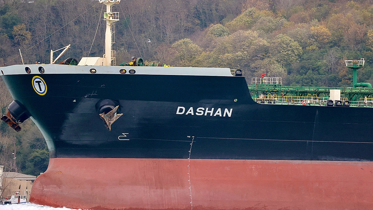 Dashan tanker sailing through the Bosphorus in Istanbul