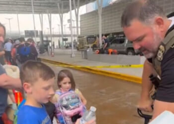 WATCH – ICE Agents Pass Out Water to Grateful Travelers: 'Thank Goodness for 'Em'