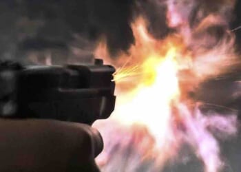 Armed male enters Florida home, won't leave — then threatens homeowner while advancing toward him. But victim also is armed.