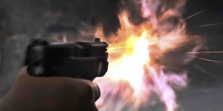 Armed male enters Florida home, won't leave — then threatens homeowner while advancing toward him. But victim also is armed.