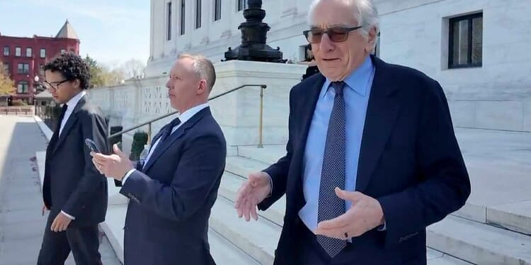 De Niro crashes court hearing, blasts Trump's stance on birthright citizenship