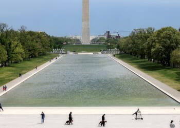 'Filthy' Lincoln Memorial Reflecting Pool to be cleaned, Trump says