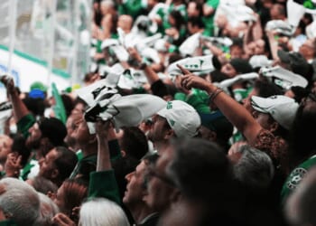 Video: Dallas Stars fans accused of performing 'Nazi salutes' as goal celebration