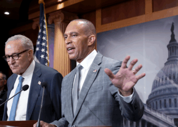 Jeffries schedules Friday 25th Amendment briefing for House Democrats