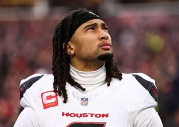 5 pro athletes who boldly take a knee — for Jesus Christ