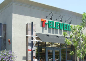 7-Eleven to Close Down 645 Stores in North America This Year
