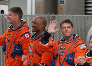 Artemis II Astronauts Encounter Microsoft Outlook Glitch During Trip to Moon