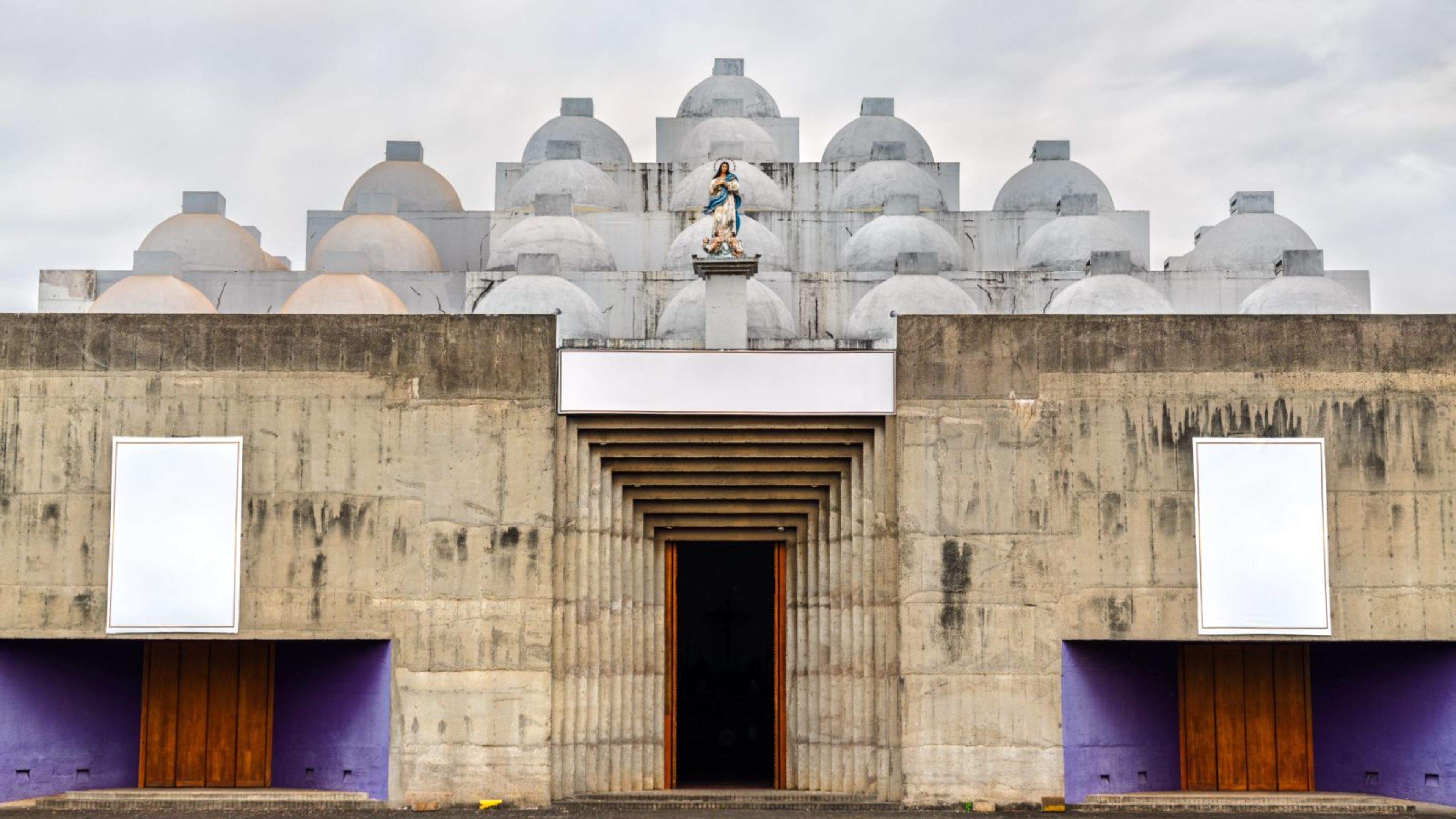 Churches packed in Nicaragua for Holy Week amid restrictions and police presence