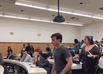 GOP fractures over Virginia redistricting map handing Democrats 10–1 edge