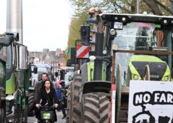 Irish Govt Faces No Confidence Vote Amid Anti-Fuel Tax Farmer Protests