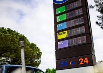 Over 8 in 10 Want French Government to Cut Fuel Taxes
