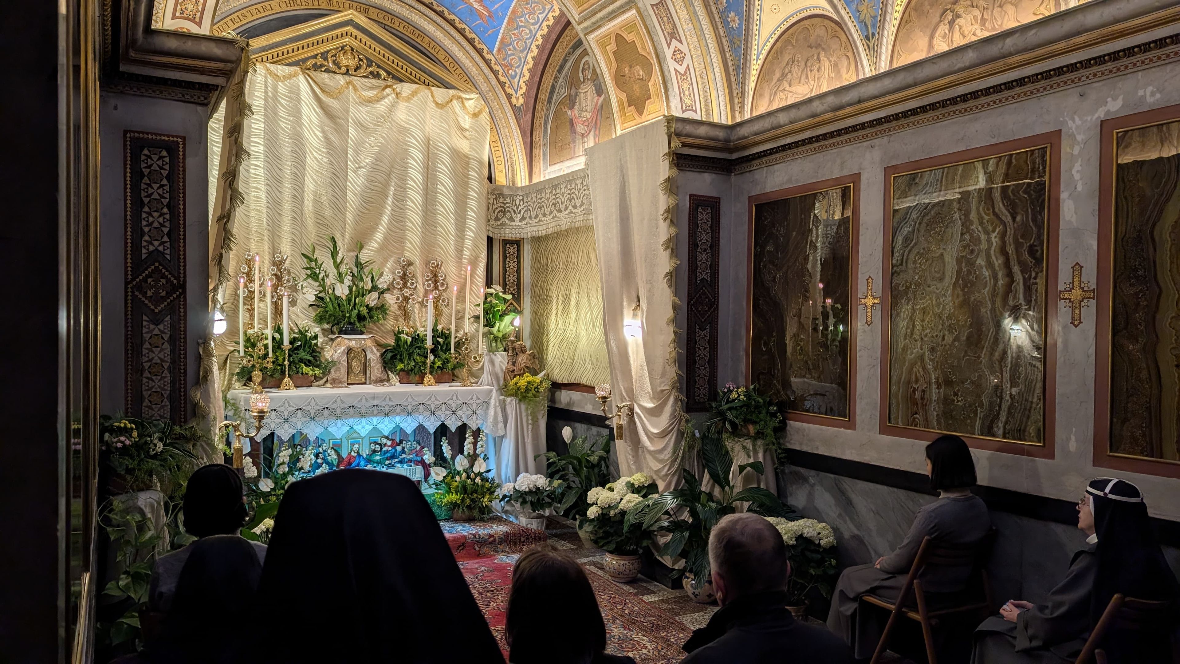 PHOTOS: Pilgrims keep watch with Eucharist at altars of repose in Rome
