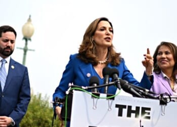 Politifact Admits 'Pool of Millions' of Illegals Could Benefit from 'DIGNIDAD Act'