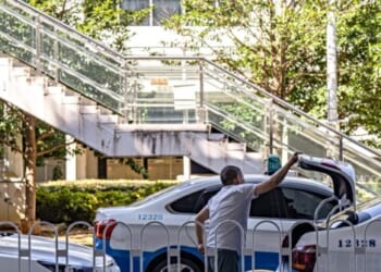 Self-Driving Chinese Robotaxis Stall in Apparent 'Malfunction': Police