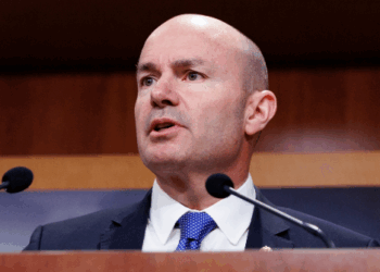 Sen. Mike Lee's Anti-DEI Bill Would Block Awarding Federal Contracts on Basis of Race or Sex 